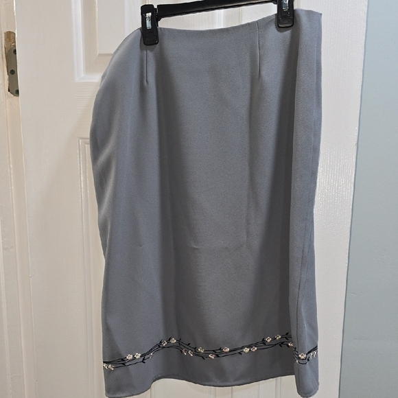 Gray Sleeveless Top & Sage green Skirt Set with Floral Embroidery - Picture 9 of 13